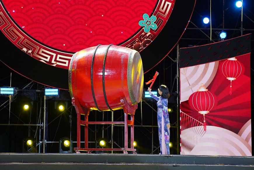 Ba hồi trống khai mạc Lễ hội Nguyên Tiêu tượng trưng cho sự giao hòa Thiên – Địa – Nhân, gửi gắm ước vọng về một năm mới bình an, thịnh vượng và hanh thông