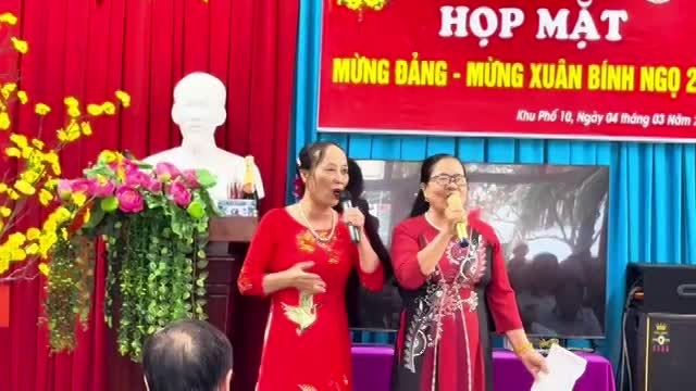 Hội viên người cao tuổi biểu diễn văn nghệ mừng Đảng, mừng Xuân 2026.