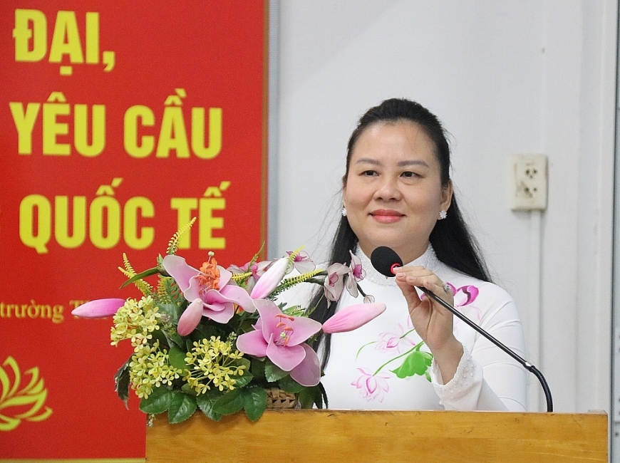 Bà Phạm Bảo Hạnh tại Hội nghị tiếp xúc cử tri đơn vị bầu cử số 7 (từ khu phố 43 đến khu phố 53), phường Tân Hưng, TP. Hồ Chí Minh 