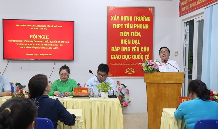 Ông Khưu Thiên Thành tại Hội nghị tiếp xúc cử tri đơn vị bầu cử số 7 (từ khu phố 43 đến khu phố 53), phường Tân Hưng, TP. Hồ Chí Minh