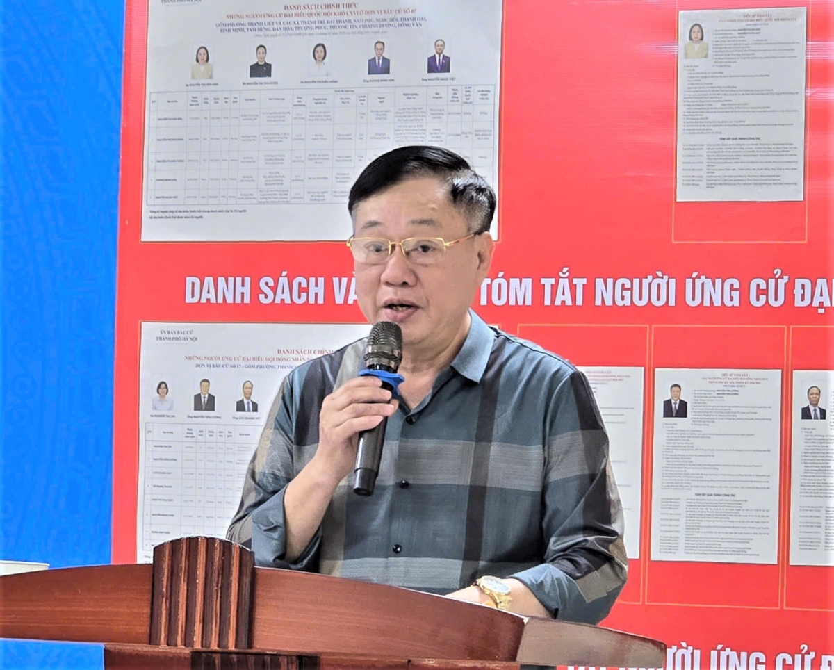 Bí thư Chi bộ Hoàng Đình Sáu phát biểu