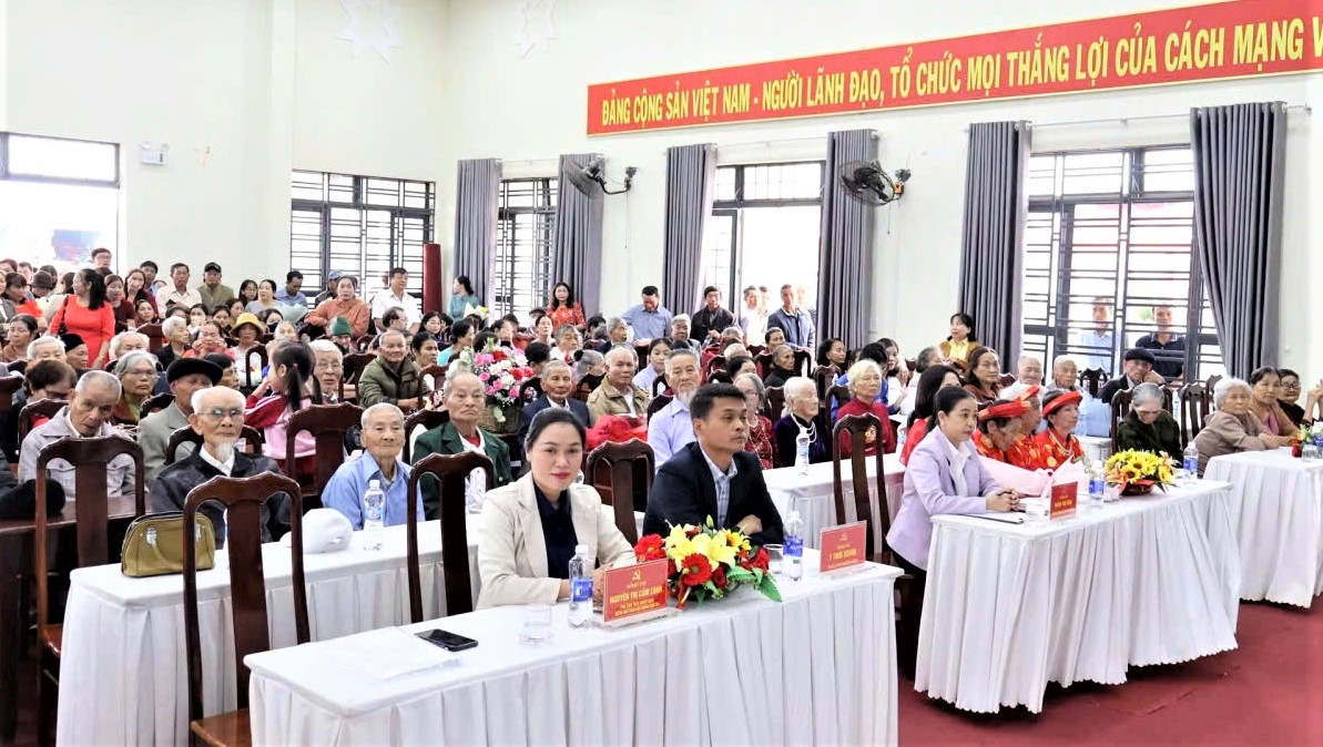 Các đại biểu tham dự buổi lễ