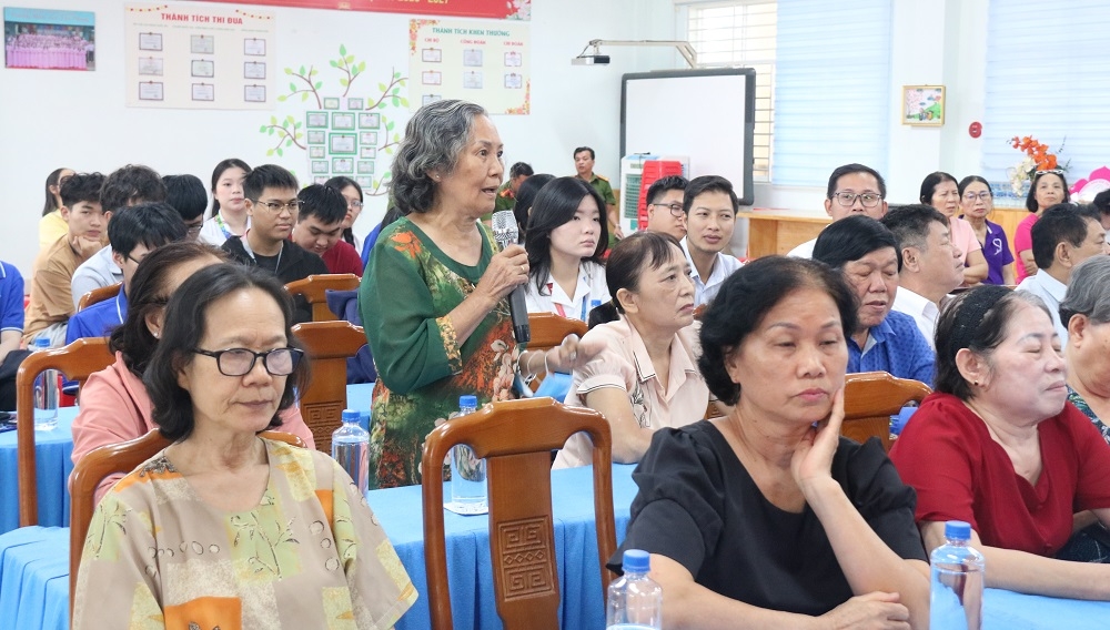 Cử tri người cao tuổi phường Tân Hưng quan tâm môi trường, an ninh trật tự và chăm sóc sức khỏe