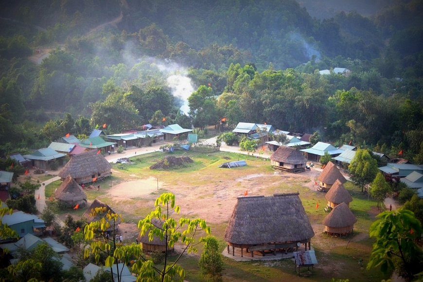 Nhiều thôn làng ở La Êê vẫn giữ gìn được phong tục, văn hóa truyền thống.