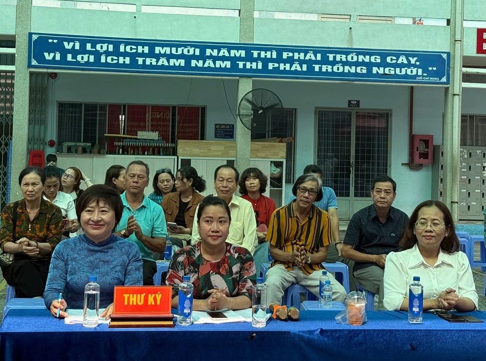 Các ứng cử viên HĐND phường Tân Hưng tiếp xúc cử tri tại đơn vị bầu cử số 1