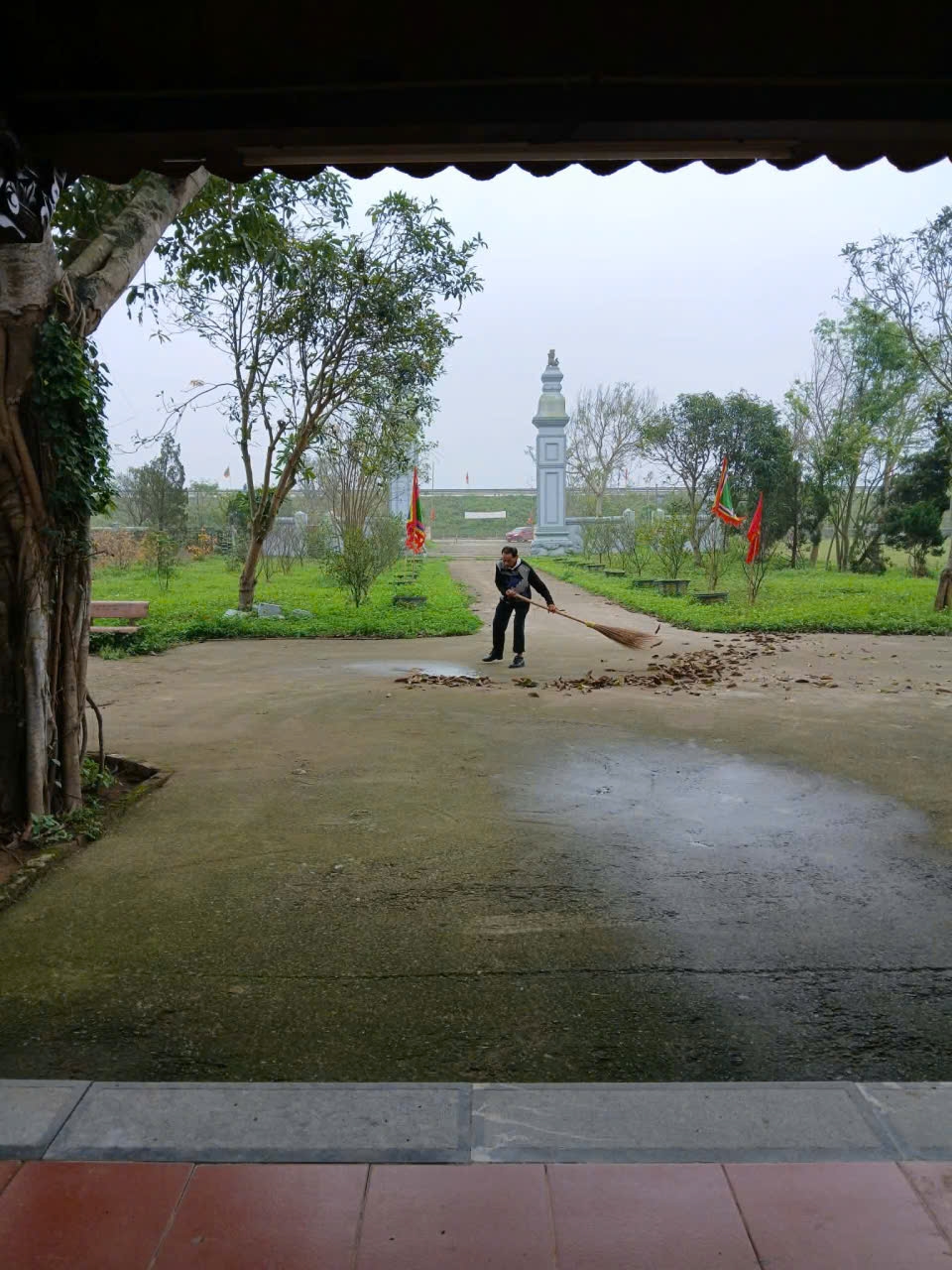 Tấm gương của ông Phan Bùi Tuất xứng đáng là cây cao bóng cả cho con cháu noi theo