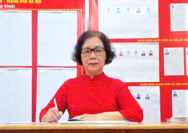 1 Bà Hoàng Thị Đào. Chi hội trưởng NCT số 7 phường Tây Hồ là tổ trưởng bầu cử tích cực ở địa bàn dân cư