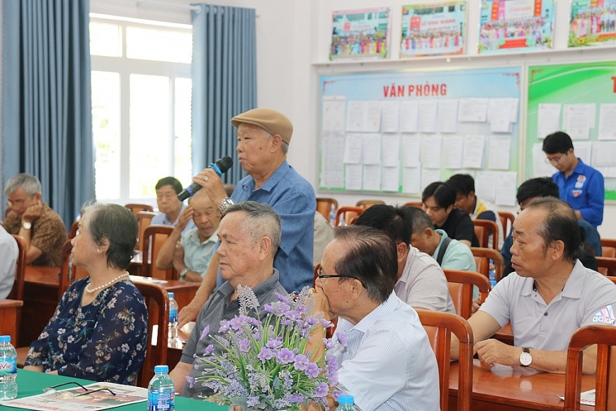 Tại hội nghị nhiều cử tri cao tuổi thẳng thắn nêu ý kiến về các vấn đề dân sinh đang được người dân quan tâm 