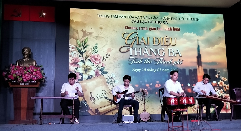 Người cao tuổi “giữ lửa” thi ca tại Câu lạc bộ Thơ ca TP. Hồ Chí Minh