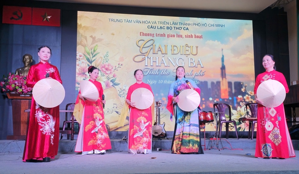 Người cao tuổi “giữ lửa” thi ca tại Câu lạc bộ Thơ ca TP. Hồ Chí Minh