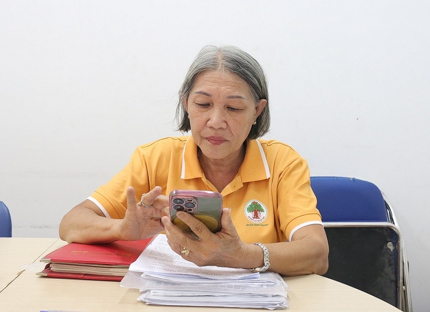 Bà Nguyễn Kim Hên, Chủ tịch Hội Người cao tuổi phường Thạnh Mỹ Tây, TP. Hồ Chí Minh