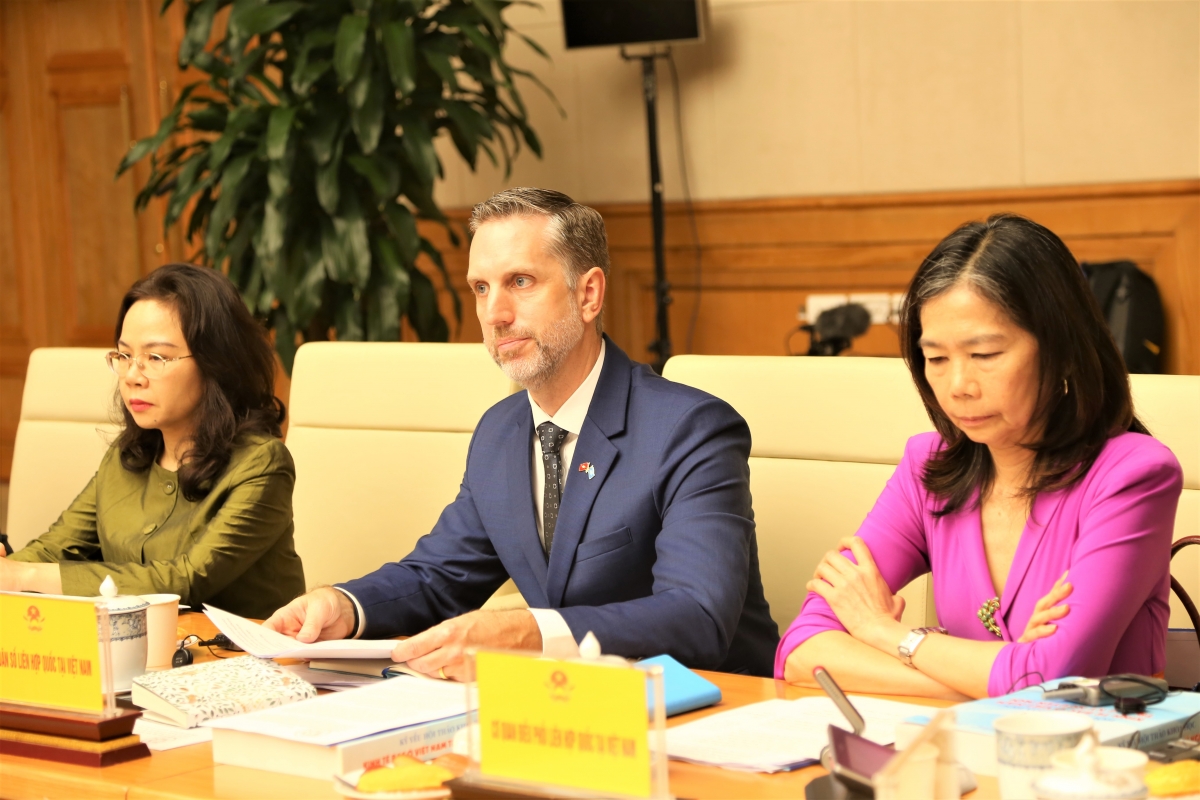 Bà Pauline Tamesis, Điều phối viên Thường trú Liên Hợp Quốc tại Việt Nam và ông Mathew Jackson, Trưởng Đại diện Quỹ Dân số Liên Hợp Quốc tại Việt Nam dự Hội nghị