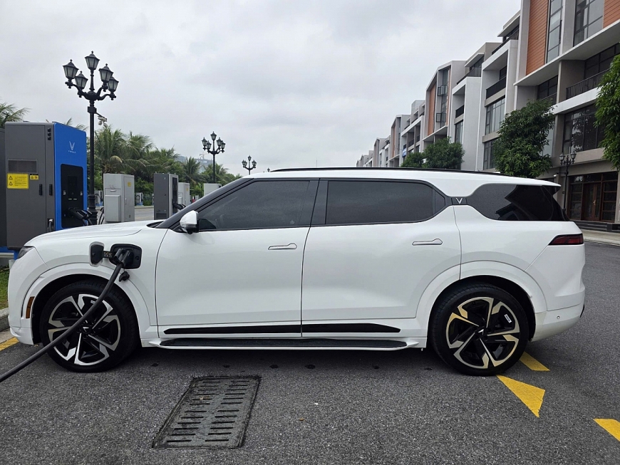 Anh Lê Văn Quyền (Hà Nội) nhận thấy tiềm năng của xe điện khi VF 9 được giới thiệu tới khách hàng Việt