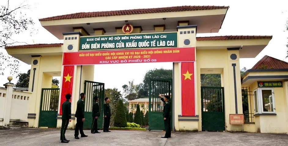 Mỗi lá phiếu một niềm tin nơi đường biên cột mốc Tây bắc