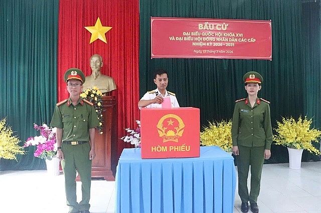 Cử tri trên đảo Hòn Khoai tham gia bỏ phiếu trong ngày bầu cử sớm, lựa chọn đại biểu Quốc hội khóa XVI và đại biểu HĐND các cấp nhiệm kỳ 2026–2031.