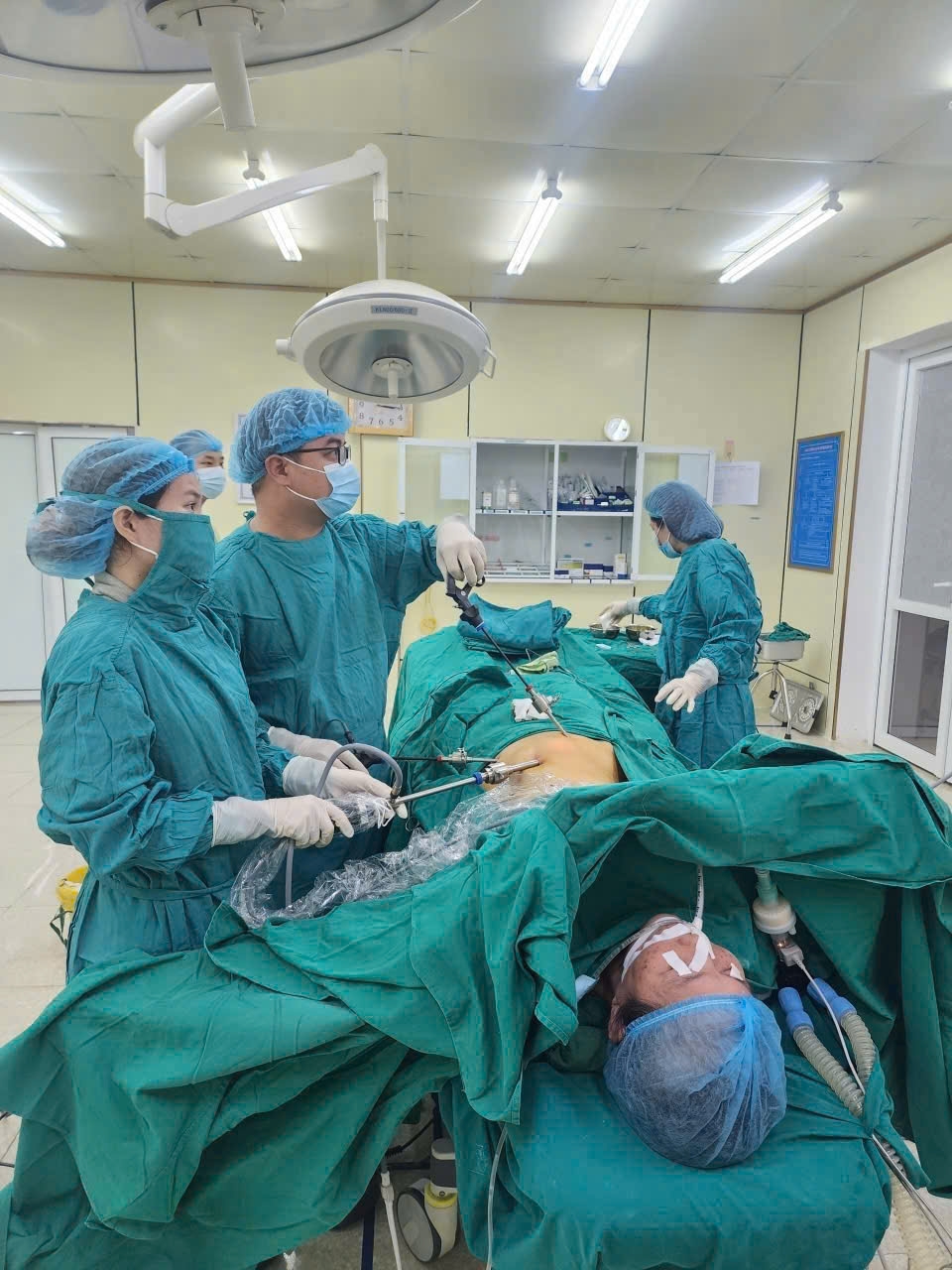 Một ca phẫu thuật viêm ruột thừa của đội ngũ y, bác sỹ Trung tâm y tế Hoàng Mai