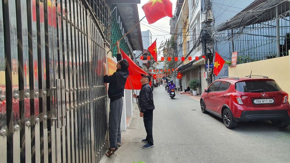 người cao tuổi ở Hải Phòng còn phát huy vai trò gương mẫu trong gia đình và khu dân cư, vận động con cháu và người dân tham gia bầu cử đầy đủ, đúng quy định. 