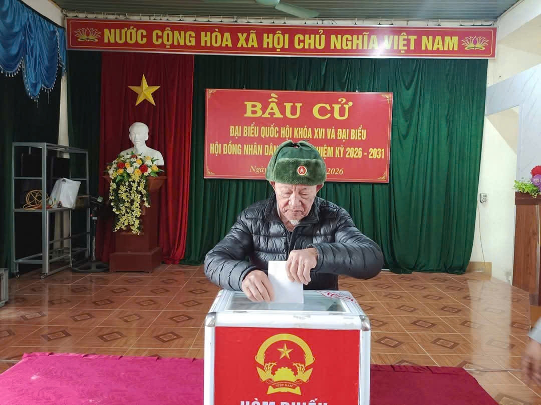 Cử tri người cao tuổi gương mẫu trong công tác bầu cử