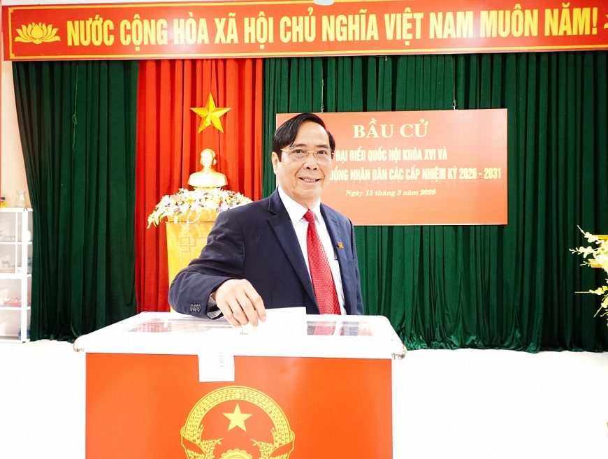 Chủ tịch Hội NCT Việt Nam Nguyễn Thanh Bình thực hiện quyền và nghĩa vụ công dân của mình.