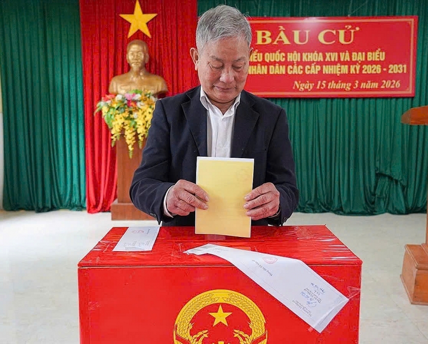 Người cao tuổi Hà Tĩnh gương mẫu thực hiện quyền công dân trong ngày hội bầu cử