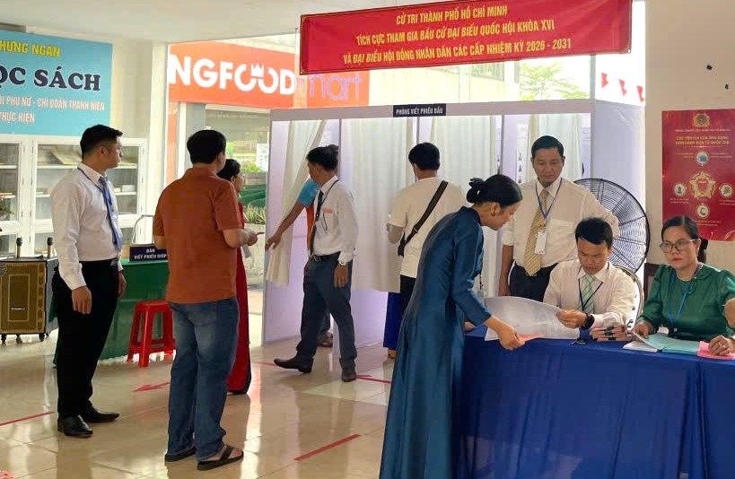 TP. Hồ Chí Minh: Cử tri tại chung cư Hưng Ngân, phường Trung Mỹ Tây tích cực tham gia bầu cử