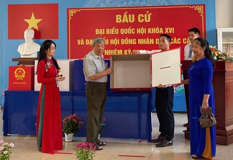 TP. Hồ Chí Minh: Cử tri tại chung cư Hưng Ngân, phường Trung Mỹ Tây tích cực tham gia bầu cử