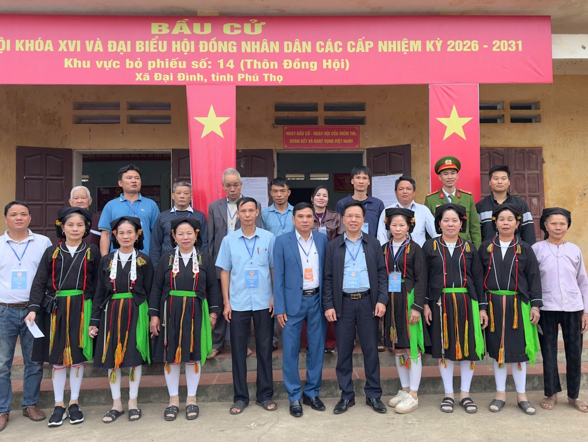 Cử tri xã Đại Đình, tỉnh Phú tho nô nức đi bầu cử