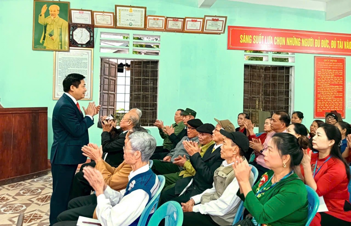 Phú Thọ: Người cao tuổi gương mẫu tham gia Ngày hội non sông