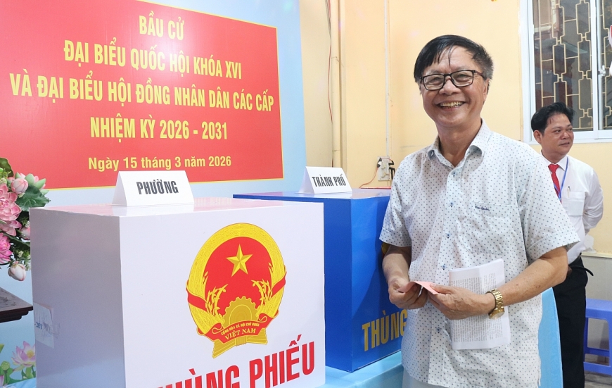 Phường Tân Hưng rộn ràng ngày hội bầu cử, người cao tuổi gương mẫu đi đầu