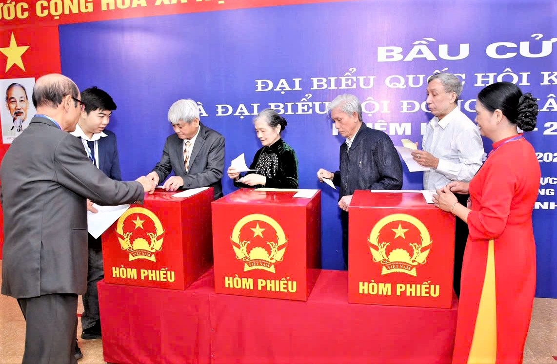 NCT phường Hồng Hà, TP Hà Nội hăng hái đi bỏ phiếu