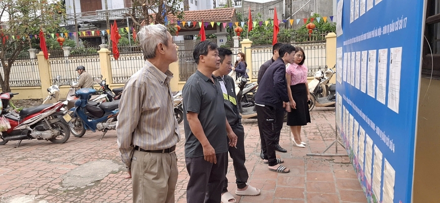 Người cao tuổi nghiên cứ rất kỹ rất kỹ tiểu sử của từng ứng viên để chọn ra người nào xứng đáng nhất, đại diện cho ý chí và nguyện vọng của nhân dân tham gia vào đại biểu Quốc hội cũng như HĐND các cấp”.