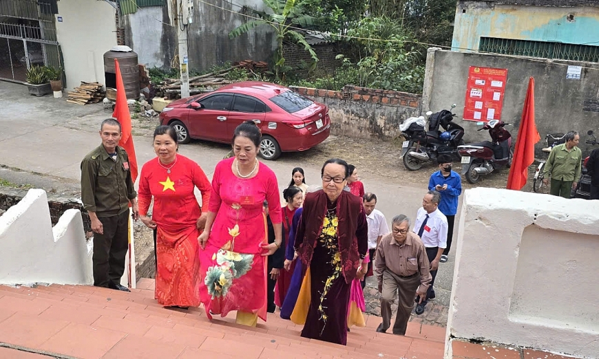 Quảng Ninh: Đến 11h30, gần 90% cử tri đã hoàn thành quyền bầu cử