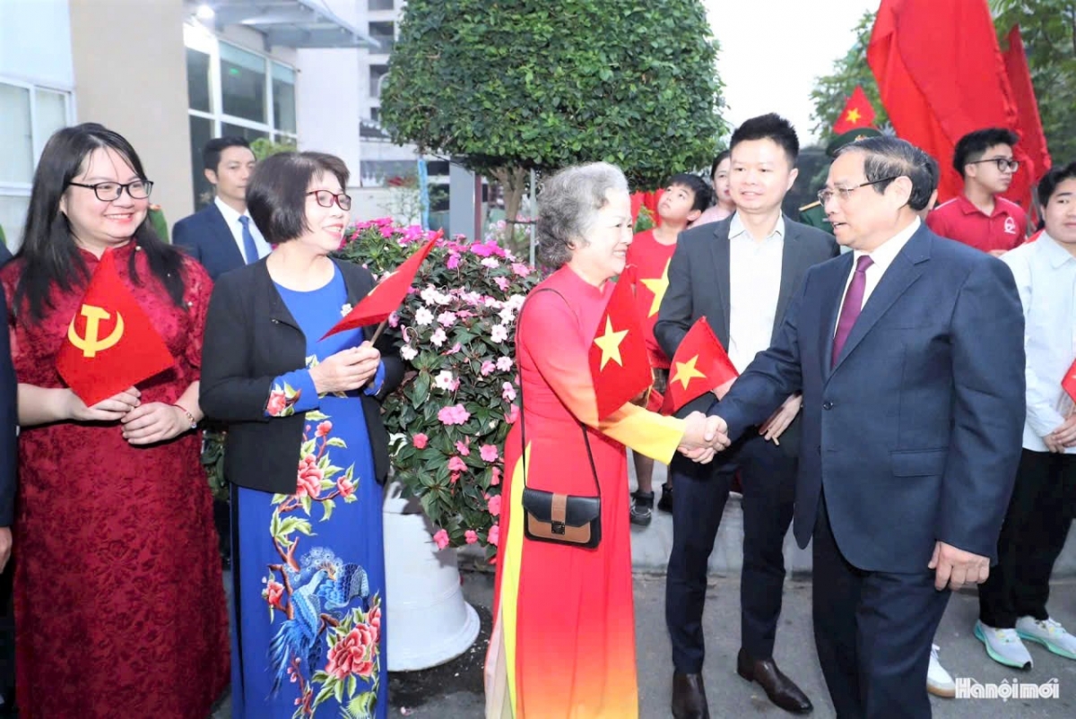 Thủ tướng Chính phủ Phạm Minh Chính và cử tri cao tuổi phường Tây Hồ