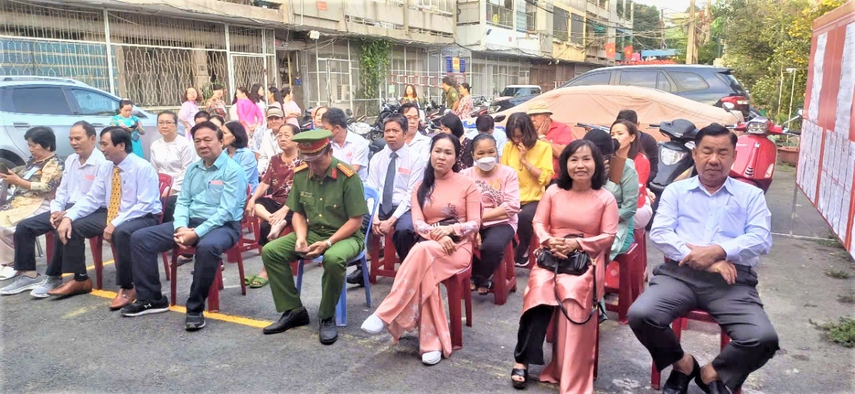 Người cao tuổi phường An Lạc, TP Hồ Chí Minh tích đi bầu cử tại các khu vực bỏ phiếu trên địa bàn phường