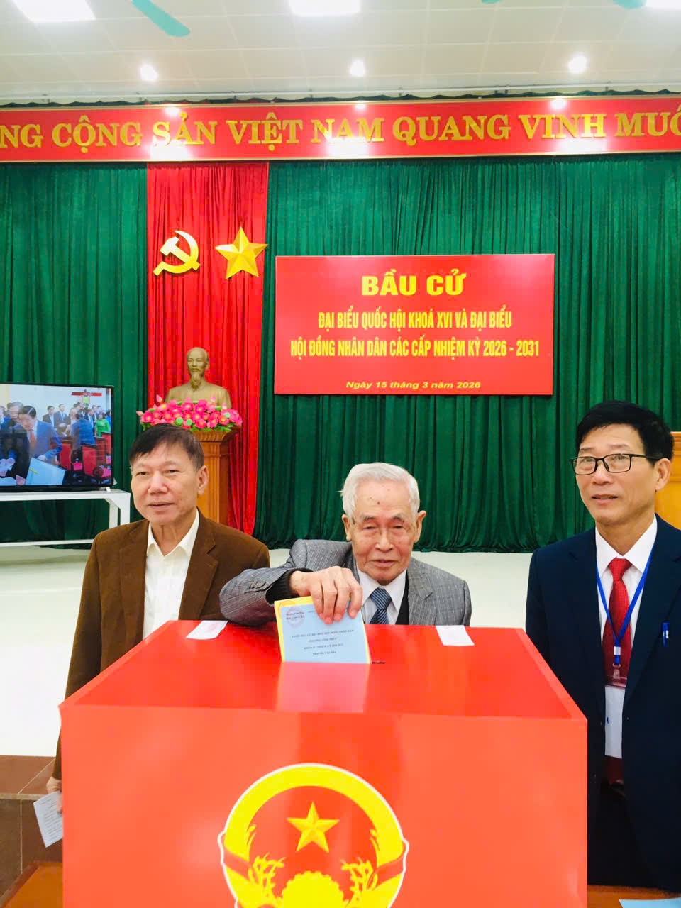 Người cao tuổi Phú Thọ hân hoan đi bầu cử, tỷ lệ cử tri đi bỏ phiếu đạt 99,91%