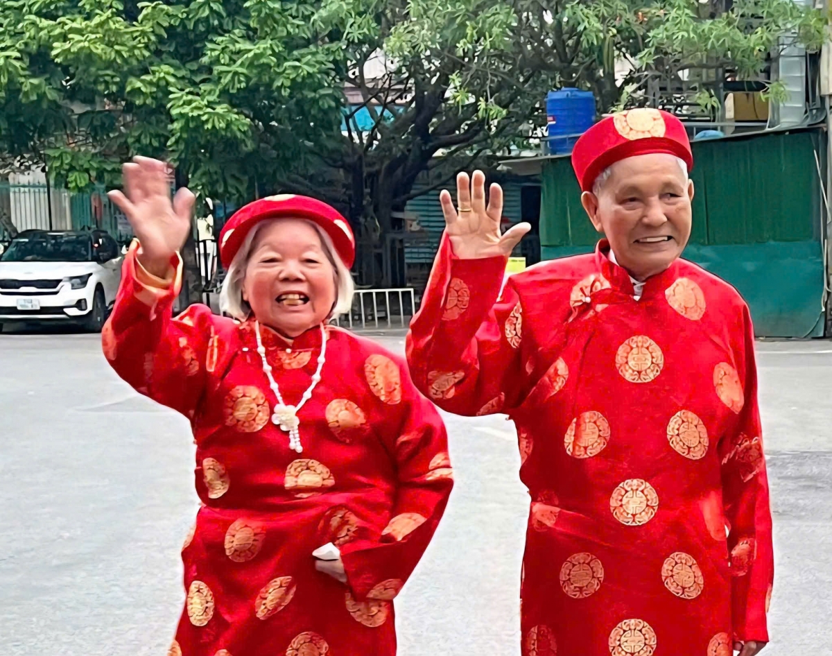 Cụ Đỗ Ngọc Dũng và Nguyễn Thị Gạo, đều sang tuổi 91, Khu dân cư số 9, phường Cầu Giấy, TP. Hà Nội. Ảnh Hải Yến