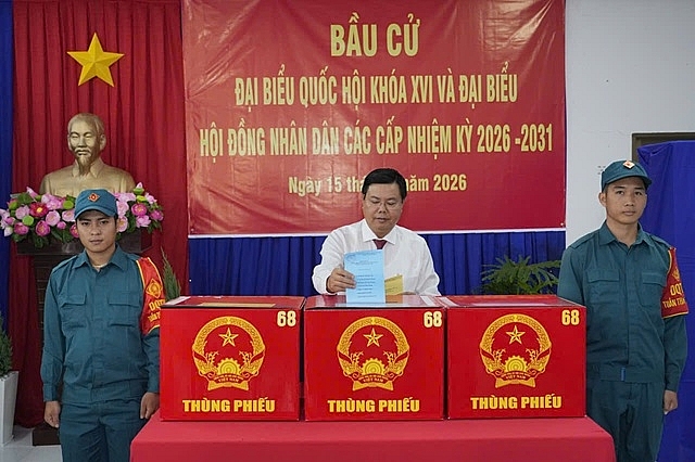 Ông Nguyễn Tiến Hải, Ủy viên Trung ương Đảng, Bí thư Tỉnh ủy An Giang, bỏ phiếu tại tổ bầu cử số 68, đơn vị bầu cử số 6, phường Rạch Giá, sáng 15/3.