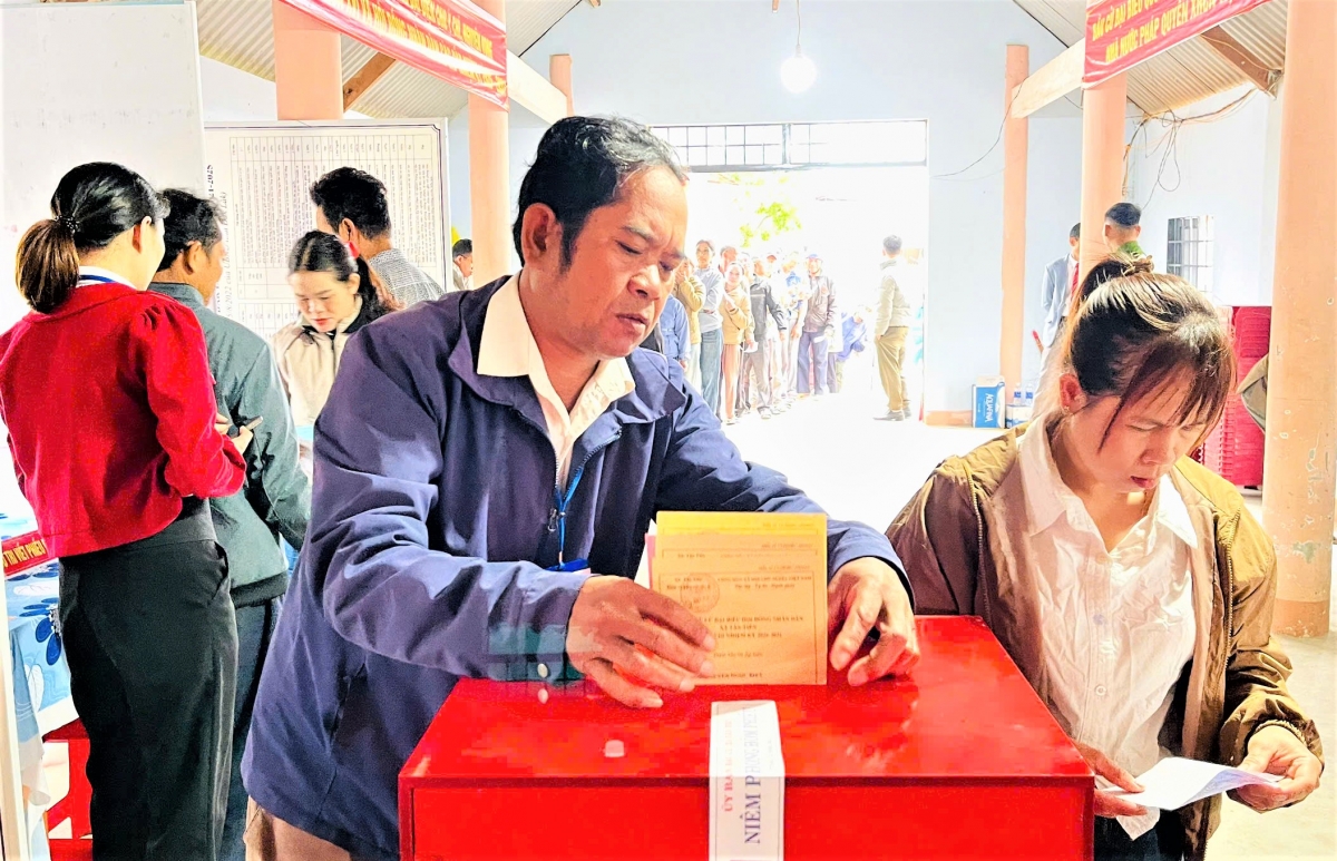 NCT các dân tộc xã Tân Tiến tham gia bầu cử