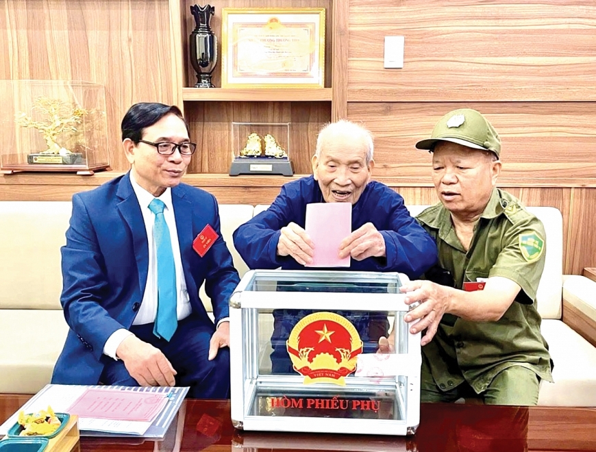 Những cử tri trăm tuổi trong Ngày hội non sông