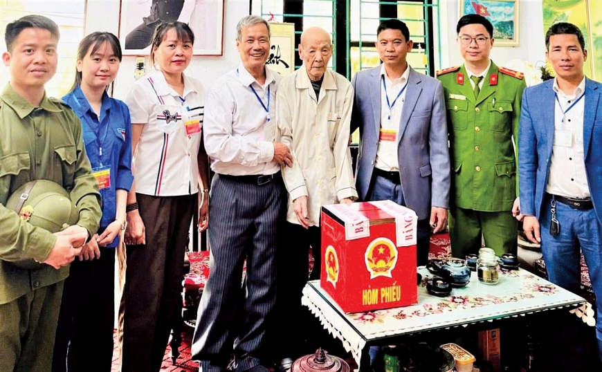 Những cử tri trăm tuổi trong Ngày hội non sông