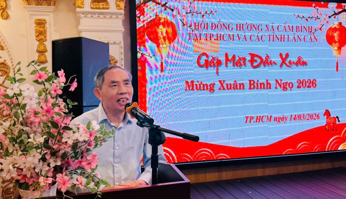 1.	Thầy giáo Ngô Thế Lý chia sẻ cảm nghĩ tại buổi họp mặt