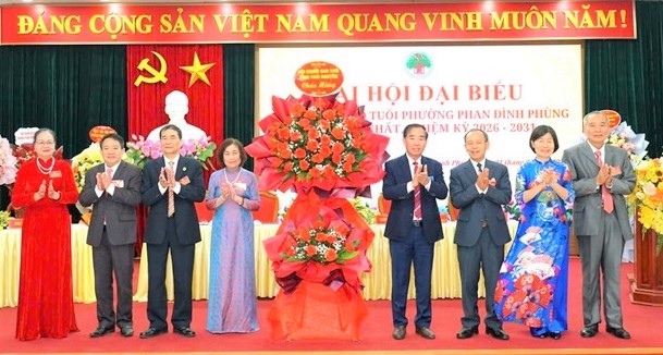 Chủ tịch Hội NCT tỉnh chúc mừng Đại hội Hội NCT phường Phan Đình Phùng
