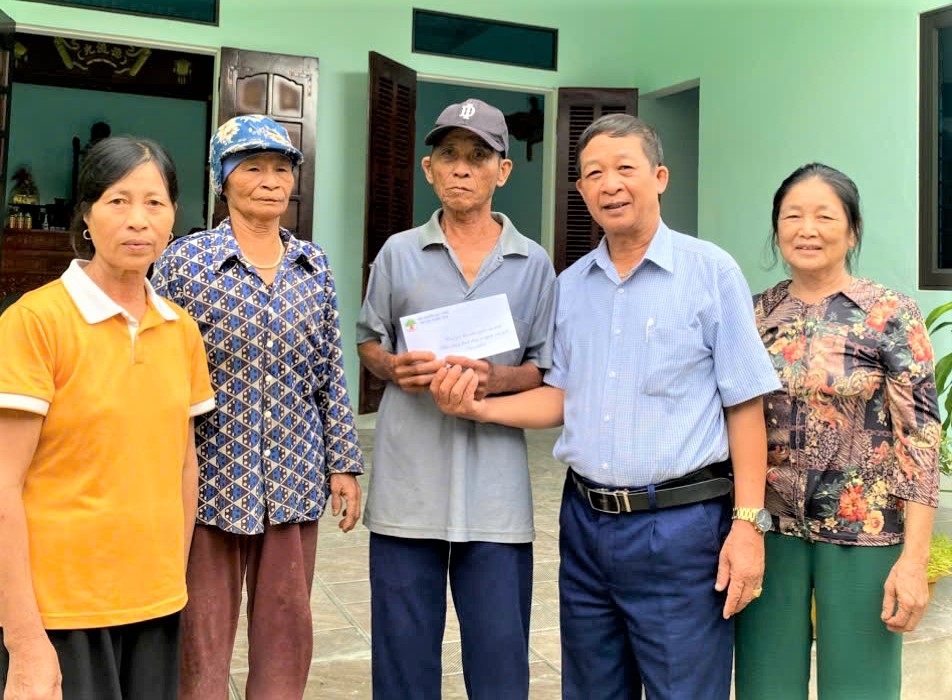 Tặng quà NCT hoàn cảnh khó khăn xã Thiệu Trung nhân dịp Xuân Bính Ngọ 2026