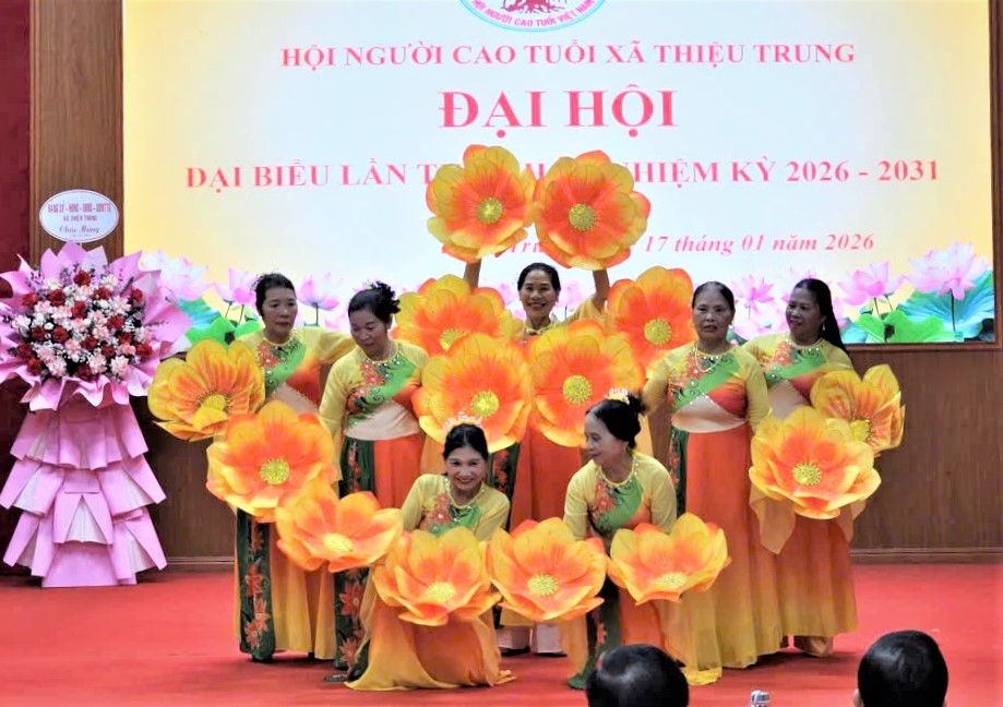 Tiết mục văn nghệ của NCT xã Thiệu Trung