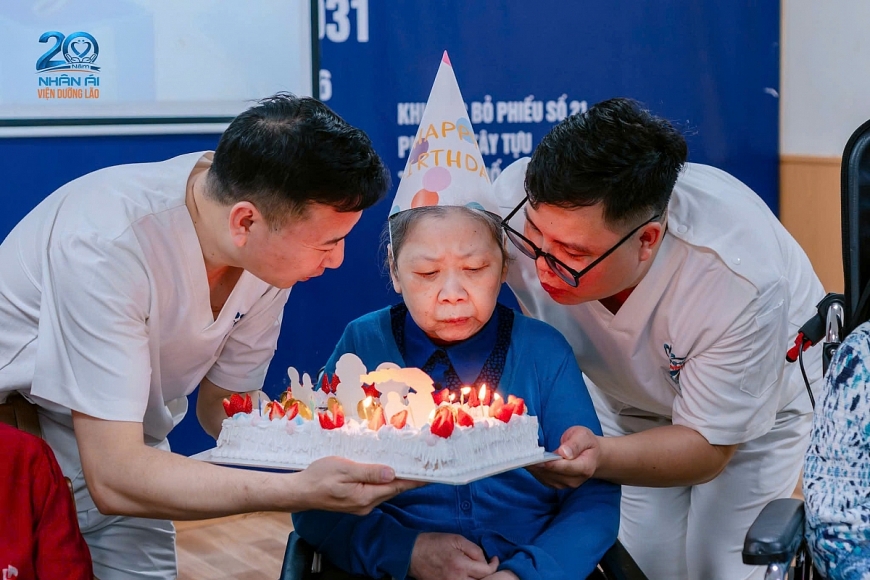 Người cao tuổi được chăm sóc tại Dưỡng lão Nhân Ái