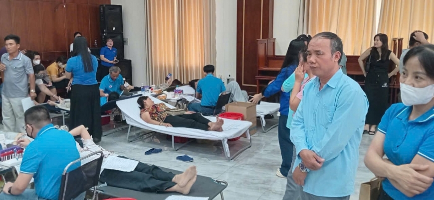 Lan tỏa nghĩa tình từ giọt máu hồng: 350 người tham gia, tiếp nhận 300 đơn vị máu