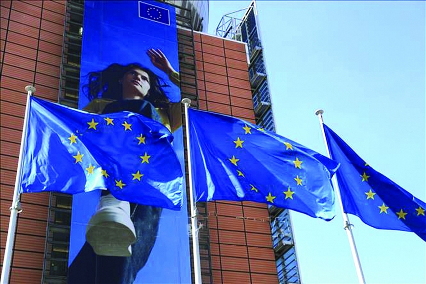 Cờ Liên minh châu Âu tại trụ sở Ủy ban châu Âu ở Brussels, Bỉ.