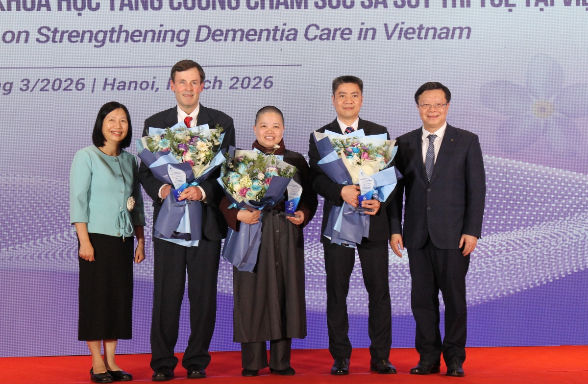 Tri ân các chuyên gia Quốc tế có nhiều đóng góp cho Trung tâm 