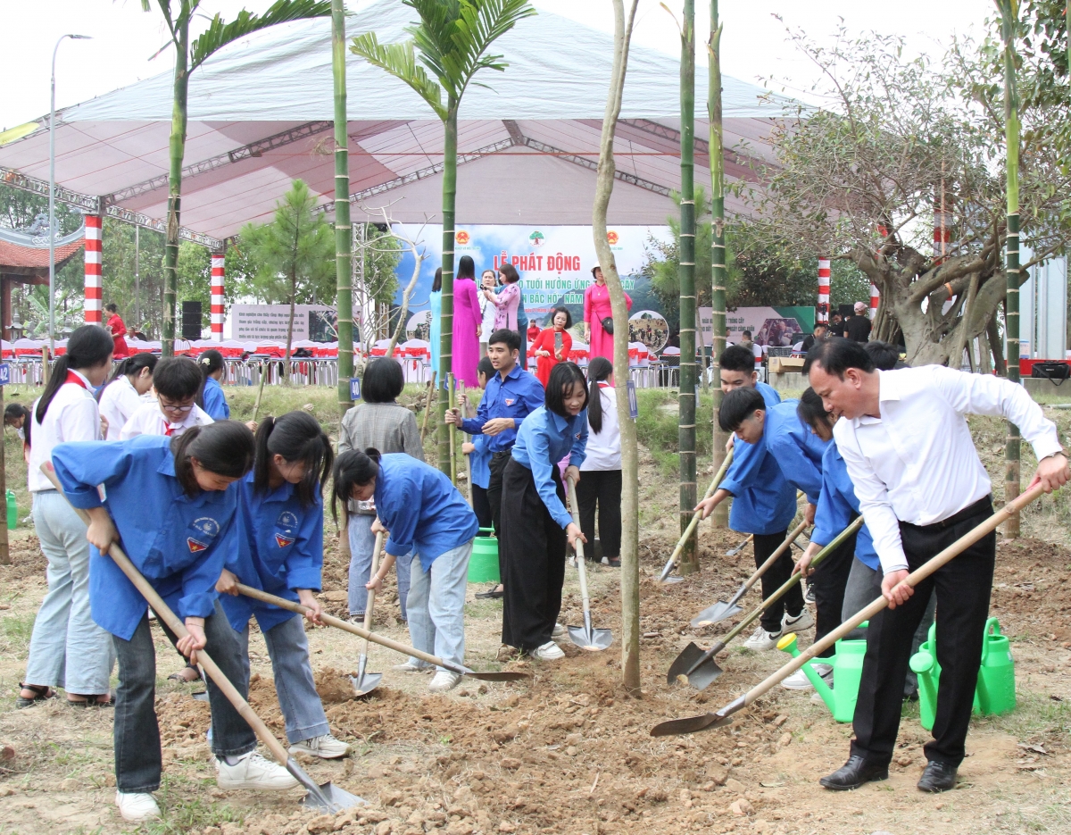 Phóng sự ảnh: Ngày hội NCT hưởng ứng phát động Tết trồng cây “Đời đời nhớ ơn Bác Hồ” năm 2026