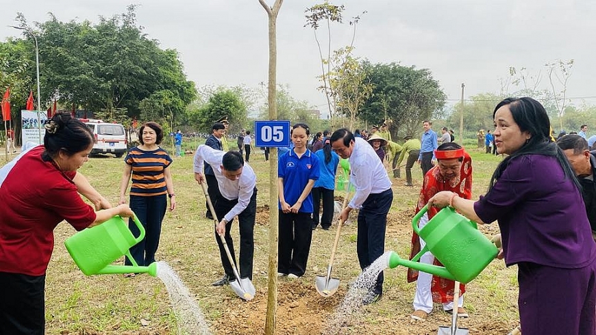 Trồng thêm một cây xanh là gửi thêm một niềm tin vào tương lai (*)